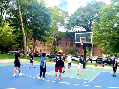 Heartik volunteers and participants at an inclusive basketball program